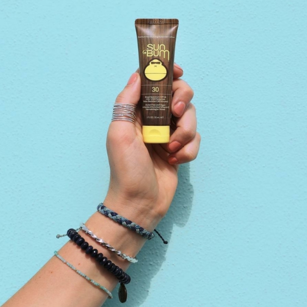 SUN BUM PREMIUM MOISTURIZING SUNSCREEN LOTION SPF 30. - Picture 4 of 6